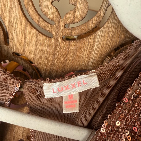 Mini long sleeve rose gold sequin dress - Picture 5 of 9